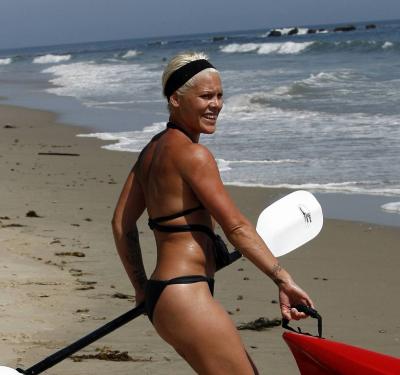alecia beth moore nude on the beach bent over pussy in thong